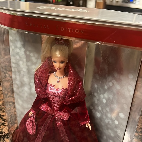 2002 Special Edition Holiday Celebration Barbie!!